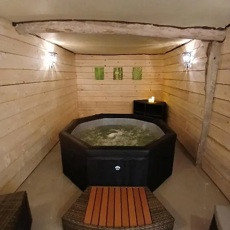 Les Oliviers Bed & Breakfast 3*