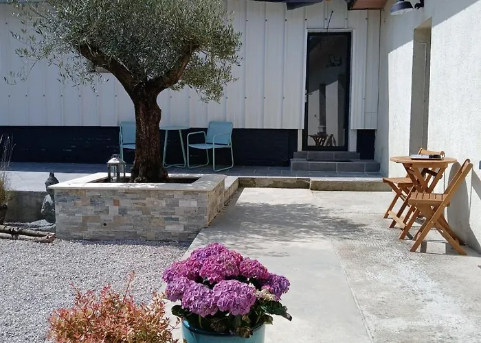 Couette-café Les Oliviers Chériennes